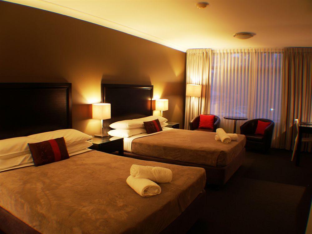 Checkers Resort Terrey Hills Exteriör bild