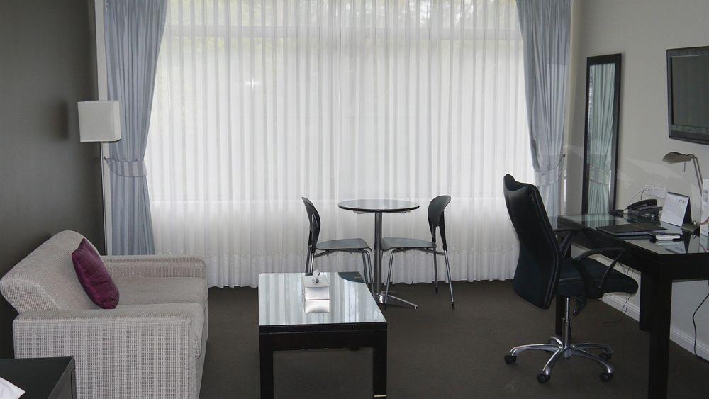 Checkers Resort Terrey Hills Exteriör bild