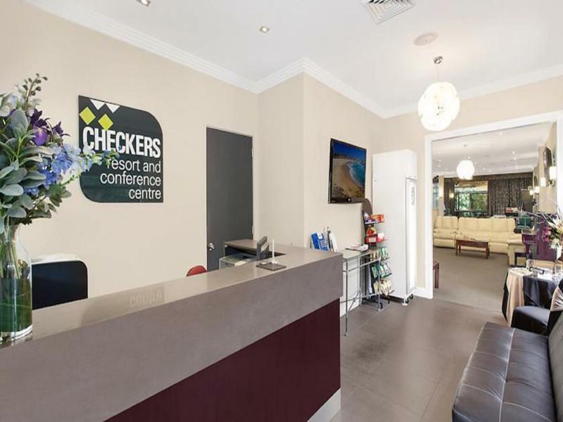 Checkers Resort Terrey Hills Exteriör bild